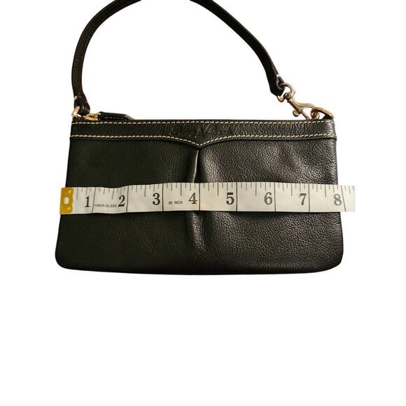 Dooney & Bourke Black Genuine Calf Leather Pleated Wristlet - Picture 8 of 9